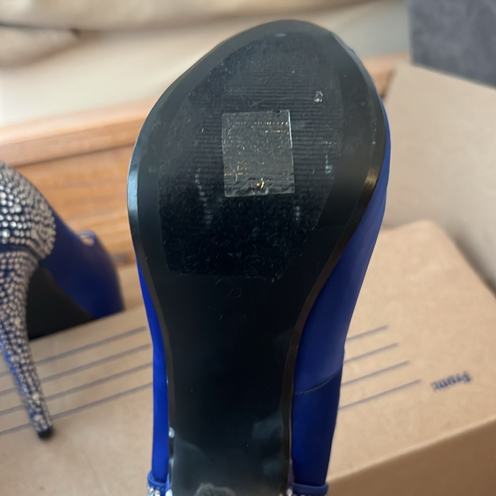 Heels - Picture 6 of 6